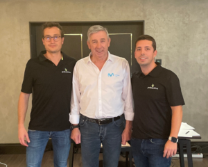 Eusebio Unzué, manager general de Movistar Team, con Podoactiva.